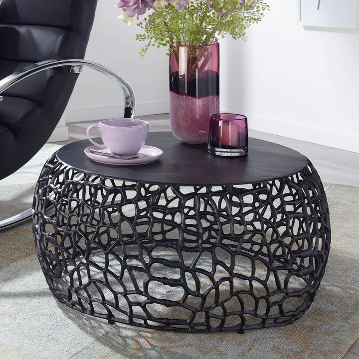 Couchtisch ASTLUX_ Aststruktur_ lackiertes Aluminium_ handgefertigt_ Anti-Rutsch-Noppen_ Ablagefläche - KADIMA DESIGN_Farbe_ Schwarz_ Größe_ 66x66x30 cm_