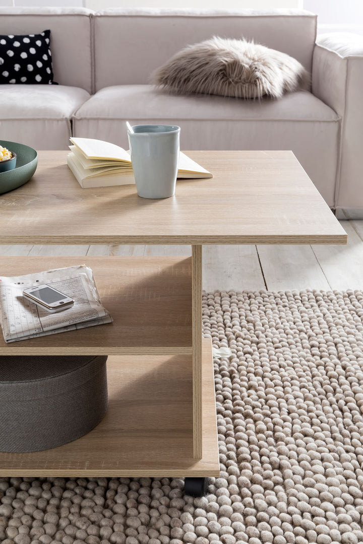 Couchtisch SEGRE_ Stilvoll_ 2 Ablageflächen_ Rollen_ Melaminharzbeschichtung_ 95x51x54_5 cm_ Weiß/Sonoma - KADIMA DESIGN_Farbe_ Beige_ Größe_ 95x54x51 cm_