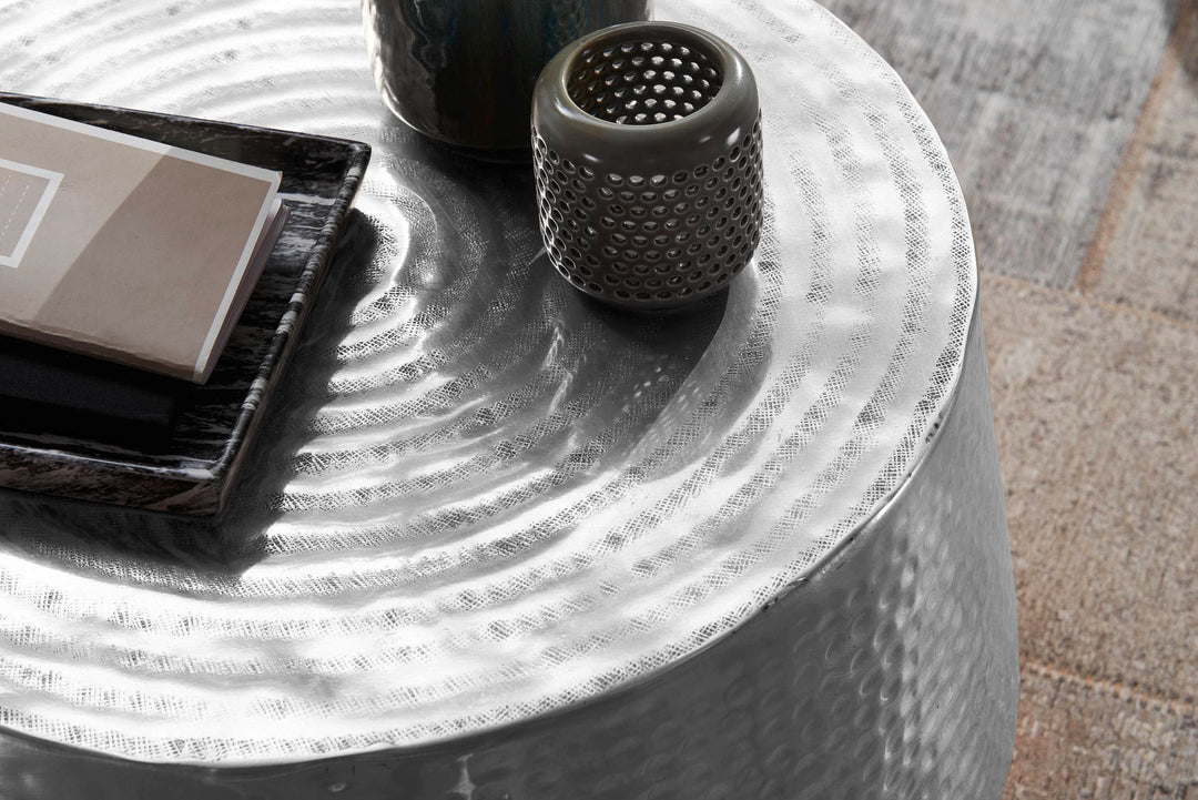 Couchtisch ENNS_ Orientalisch_ Aluminium_ Hammerschlagstruktur_ praktische Ablage - KADIMA DESIGN_Farbe_ Silber_ Größe_ 60x60x36 cm_