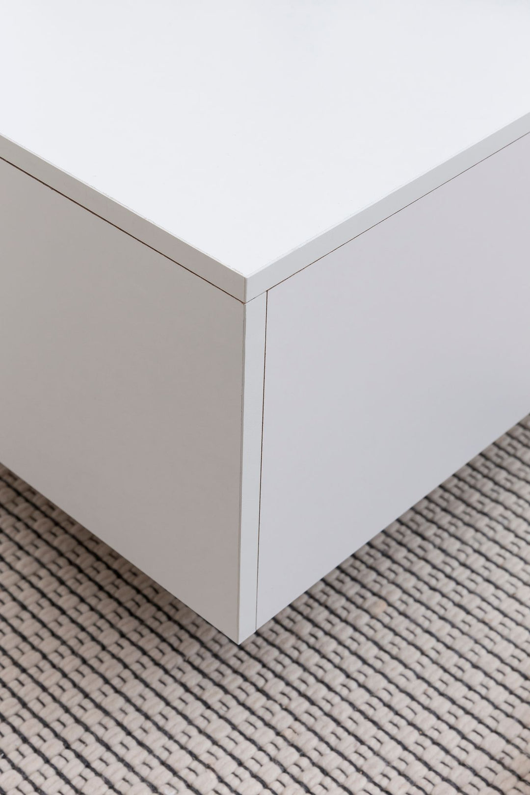 Holz Couchtisch_ Stilvoller Wohnzimmer C-Tisch im puristischen Design - KADIMA DESIGN_Größe_ 60x60x35 cm_