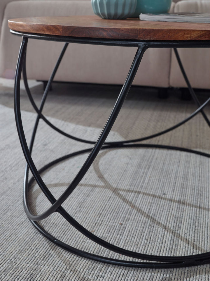 Industrieller Couchtisch aus handgefertigtem Sheesham-Massivholz_ Wohnzimmer-Trend - KADIMA DESIGN_Größe_ 60x60x40 cm_