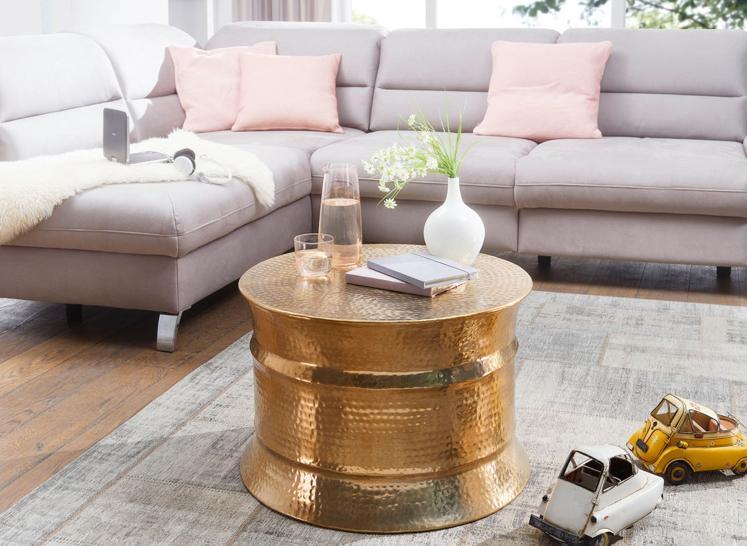Runder orientalischer Couchtisch ENNS_ Aluminium_ Hammerschlag Look_ Handgefertigt_ Stabilität_ Langlebigkeit - KADIMA DESIGN_Farbe_ Gold_ Größe_ 62x62x41 cm_