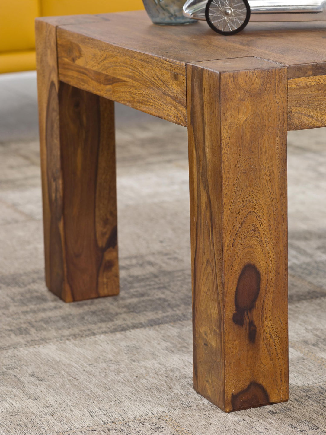 Rustikaler Couchtisch NAKO_ Akazienholz_ quadratisch_ handgefertigt_ pflegeleicht - KADIMA DESIGN_Farbe_ Braun_ Größe_ 60x60x40 cm_