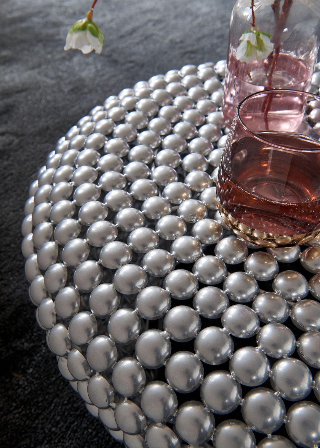 Beistelltisch BIFERNO_ Orientalisches Design_ goldfarbenes Aluminium_ abgerundete Form_ verschiedene Größen - KADIMA DESIGN_Farbe_ Silber_ Größe_ 60x60x30 cm_