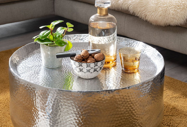 Orientalischer Couchtisch ANIENE_ Hammerschlag-Struktur_ Aluminium_ hohl_ 40 kg Belastung_ goldfarben lackiert - KADIMA DESIGN_Farbe_ Silber_ Größe_ 60x60x35 cm_