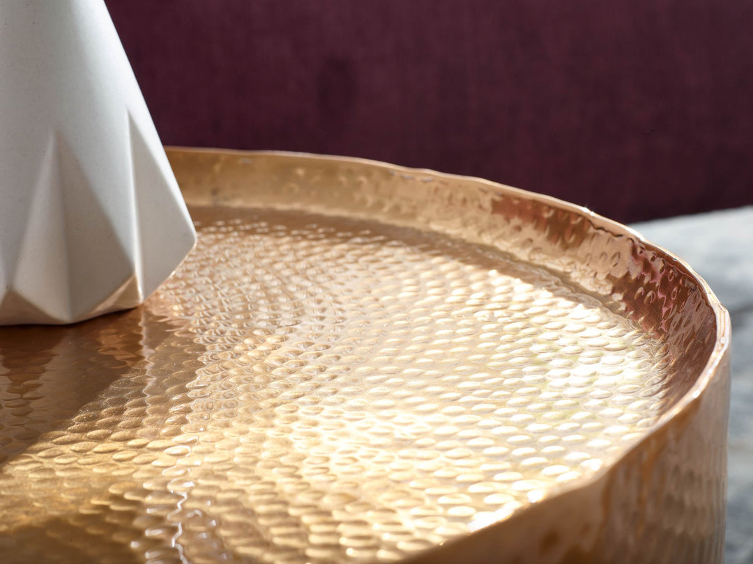 Orientalischer Couchtisch ANIENE_ Hammerschlag-Struktur_ Aluminium_ hohl_ 40 kg Belastung_ goldfarben lackiert - KADIMA DESIGN_Farbe_ Gold_ Größe_ 60x60x35 cm_