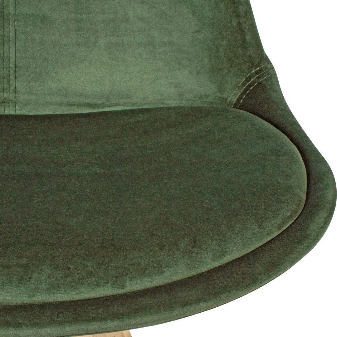 Esszimmerstuhl LUND_ Modernes Design_ Stoffbezug_ Holzstandbeine_ Filzgleiter_ einfache Montage - KADIMA DESIGN_Farbe_ Grün_ Material_ Samt_ Größe_ 49x52x87 cm_