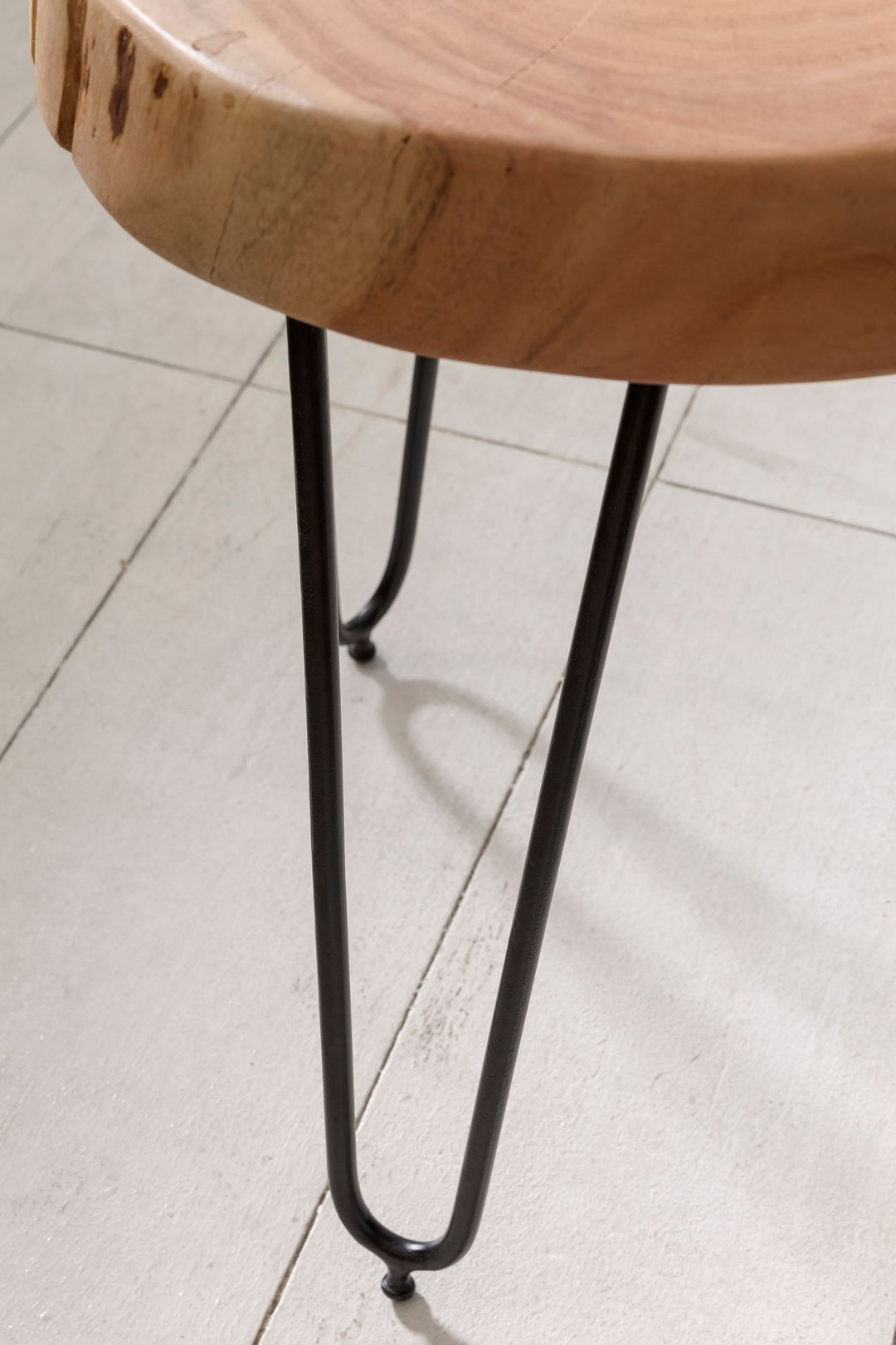 Beistelltisch BALU_ Akazienholz_ Landhausstil_ schwarze Metallbeine - KADIMA DESIGN_Größe_ 30x30x41 cm_