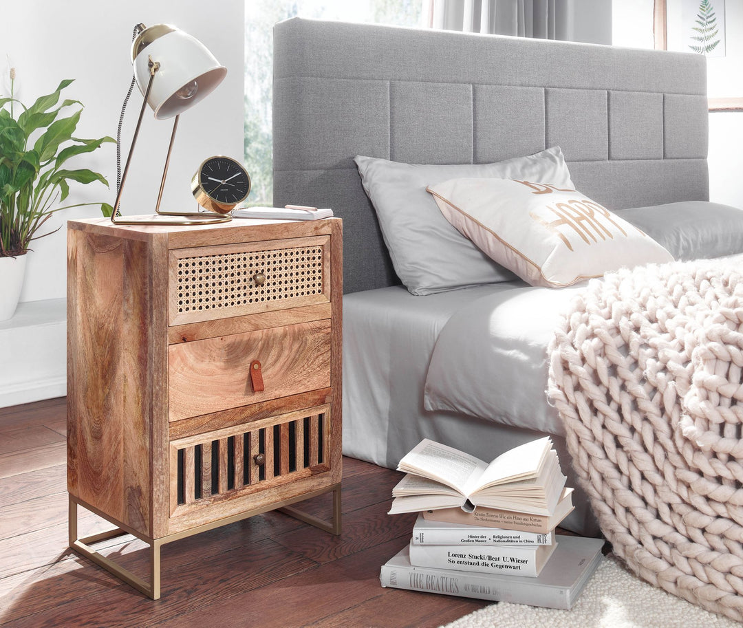 Industrial Nachttisch_ Mango Massivholz/Rattan_ 3 Schubladen_ Boxspringbett-kompatibel - KADIMA DESIGN_Größe_ 40x30x60 cm_