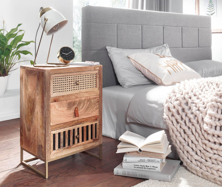 Industrial Nachttisch_ Mango Massivholz/Rattan_ 3 Schubladen_ Boxspringbett-kompatibel - KADIMA DESIGN_Größe_ 40x30x60 cm_
