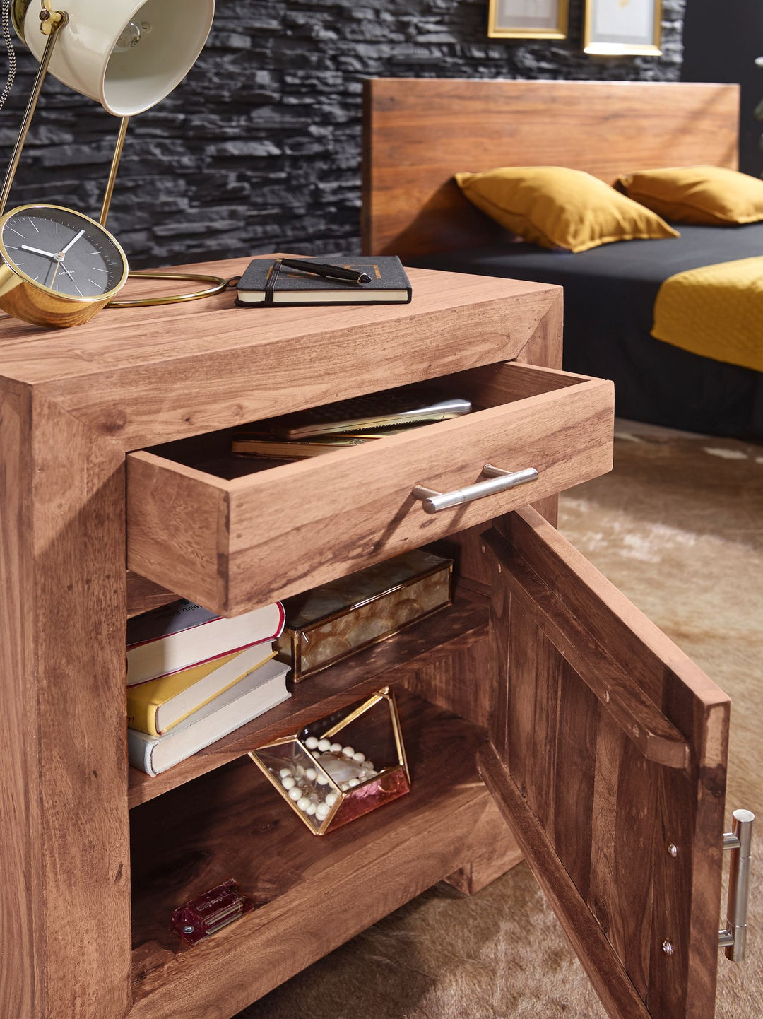 Massivholz Nachtschrank_ Landhausstil_ 60 cm Höhe_ Schublade &amp; Tür_ Sheesham-Holz - KADIMA DESIGN_Farbe_ Beige_ Größe_ 50x40x60 cm_