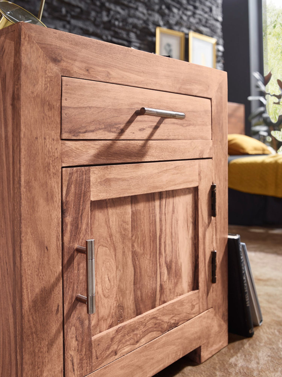Massivholz Nachtschrank_ Landhausstil_ 60 cm Höhe_ Schublade &amp; Tür_ Sheesham-Holz - KADIMA DESIGN_Farbe_ Beige_ Größe_ 50x40x60 cm_