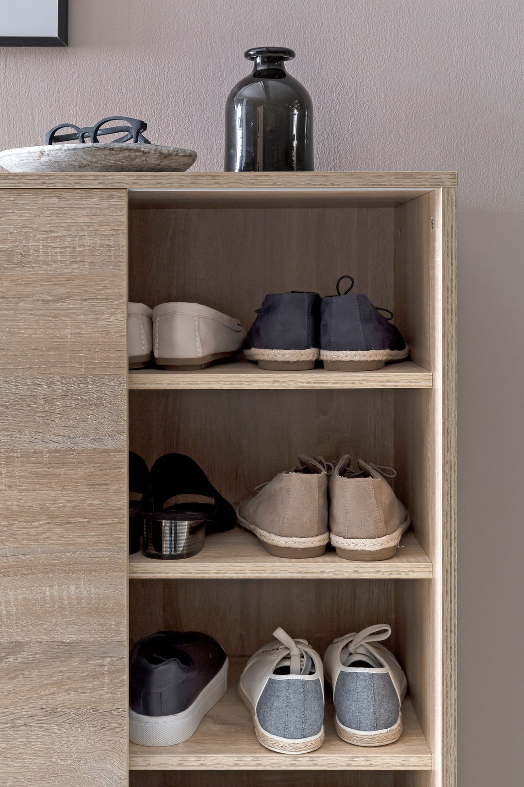 Schuhschrank FULDA_ 20 Paar Schuhe_ moderne Ablagefächer_ Schiebetüren_ kratzfest_ Melaminharz_ Sonoma-Farbe_ Anti-Rutsch-Noppen - KADIMA DESIGN_Farbe_ Beige_ Größe_ 100x38x108 cm_