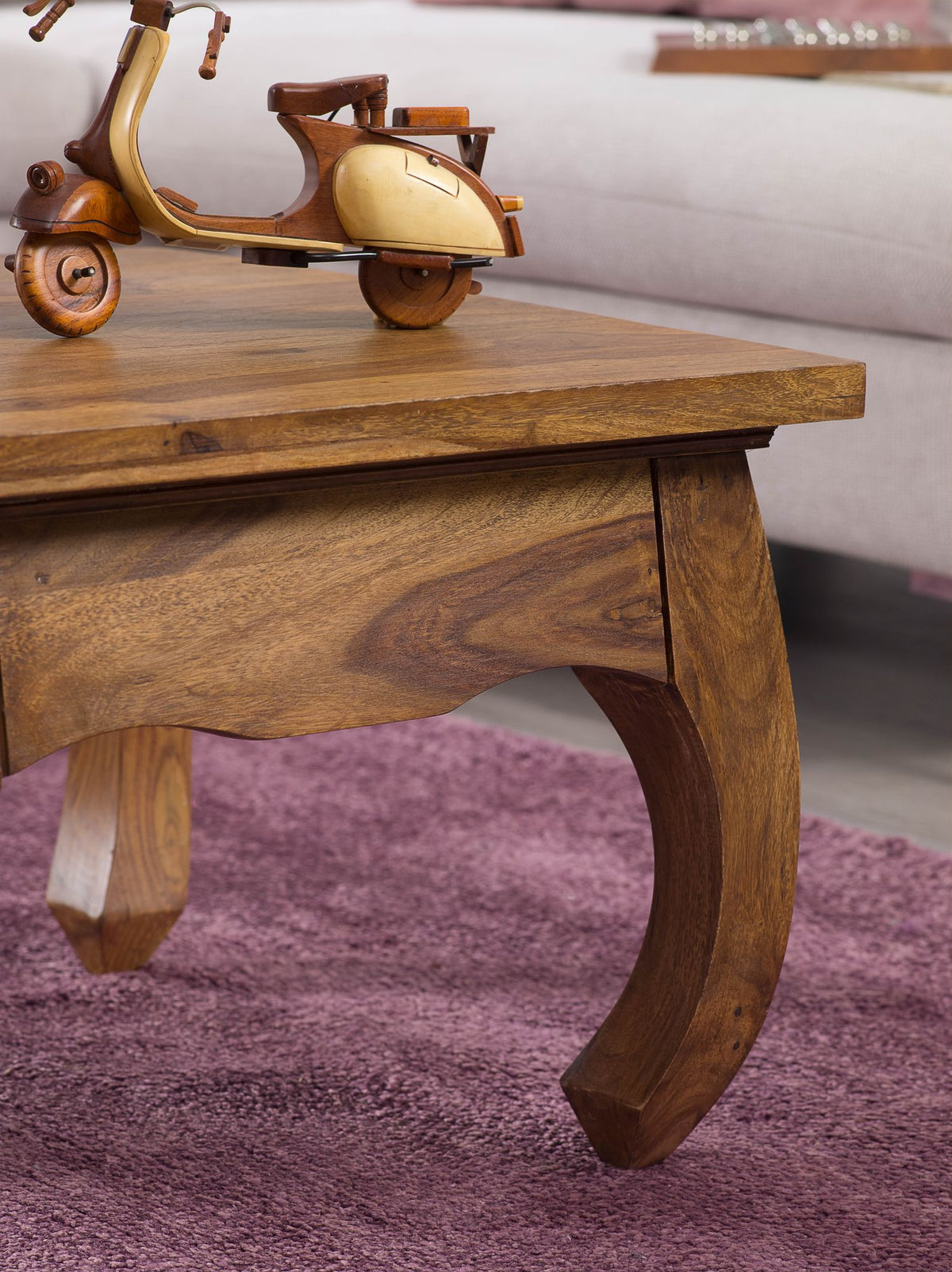 Sheesham Couchtisch Kanada im Landhausstil_ 60x60 cm_ handgefertigt_ elegante Opium-Form_ pflegeleicht und robust - KADIMA DESIGN_Größe_ 60x60x40 cm_