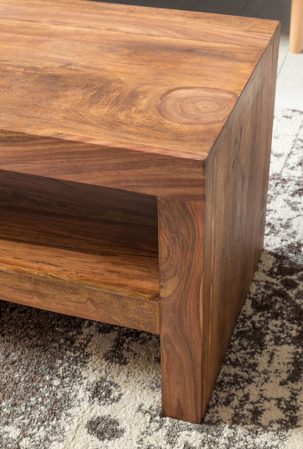 Sheesham Massiv Couchtisch_ Modern_ orientalisches Flair_ 110x45x45 cm_ Handgefertigt - KADIMA DESIGN_Größe_ 110x45x45 cm_