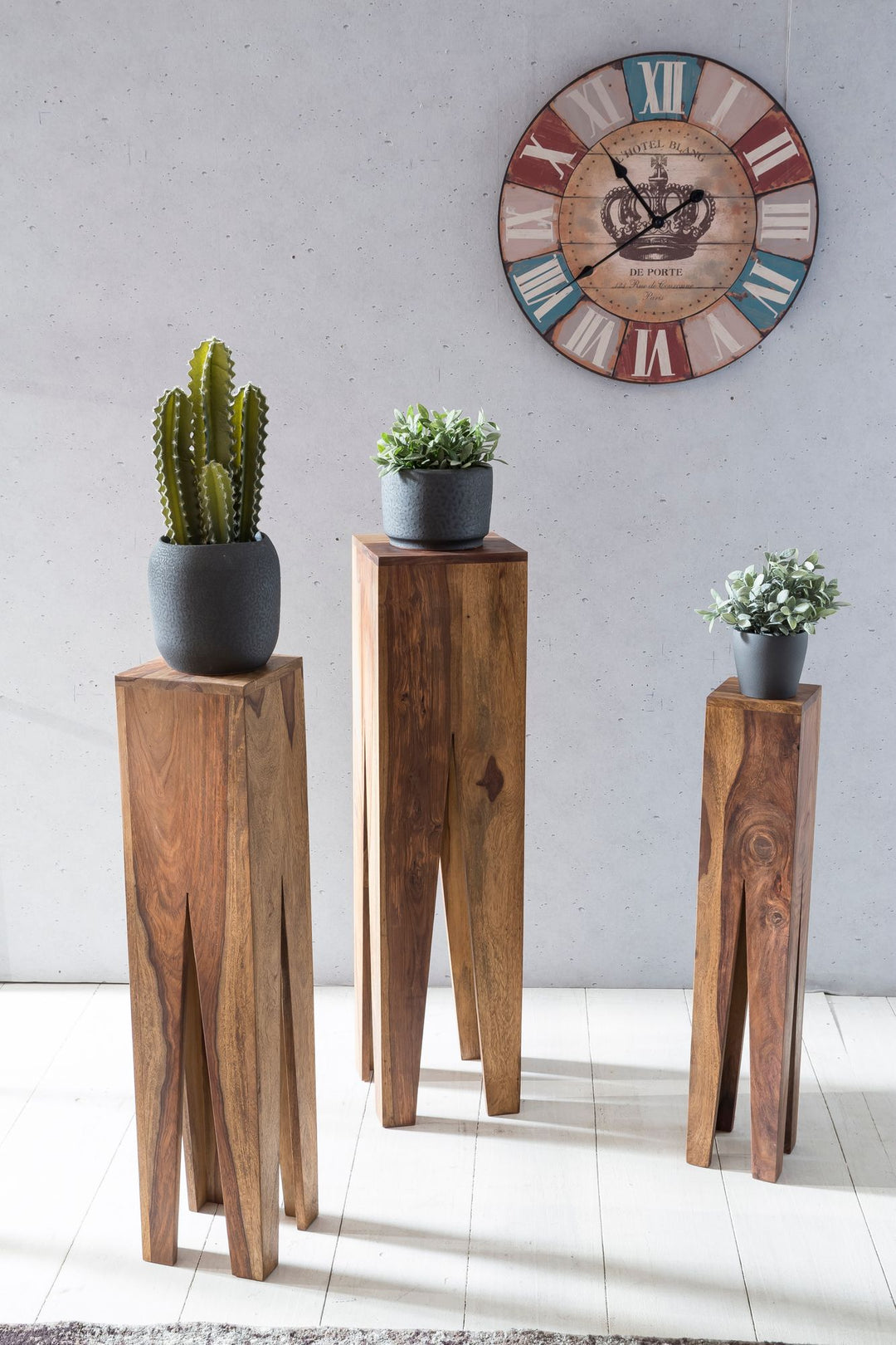 Beistelltisch-Set mit 3 Giraffenbeinen_ Massivholz_ rustikales Ambiente_ handgefertigt - KADIMA DESIGN_Farbe_ Braun_ Größe_ 25x25x100 cm_