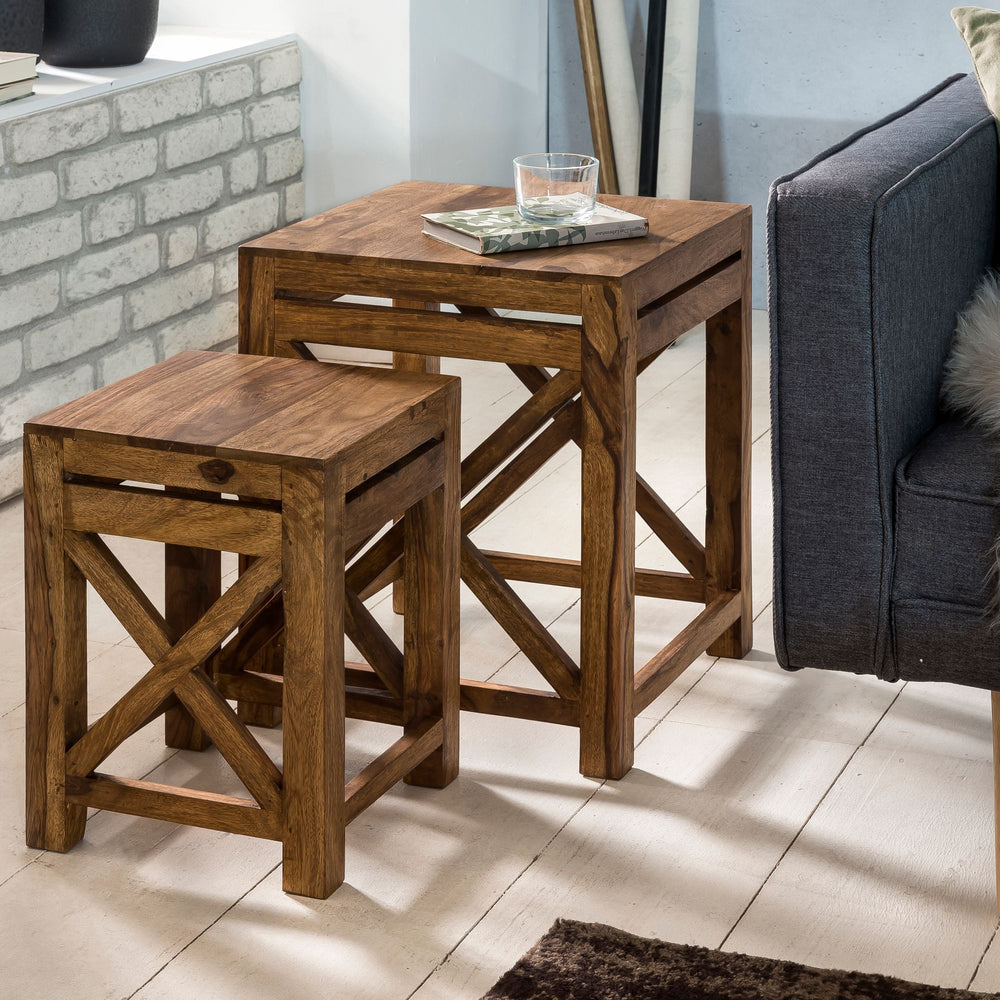 Set aus 2 Sheesham Massivholz Beistelltischen_ rustikaler Landhausstil_ robust_ pflegeleicht_ quadratische Ablageflächen - KADIMA DESIGN_Größe_ 40x40x50 cm_