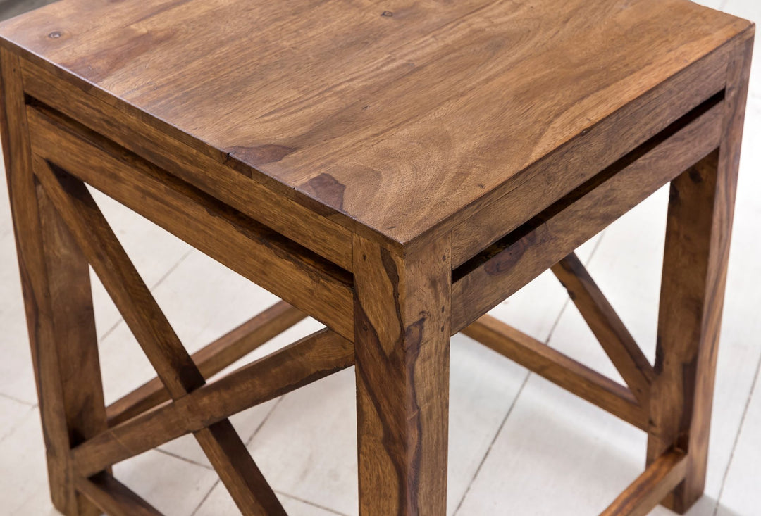 Set aus 2 Sheesham Massivholz Beistelltischen_ rustikaler Landhausstil_ robust_ pflegeleicht_ quadratische Ablageflächen - KADIMA DESIGN_Größe_ 40x40x50 cm_