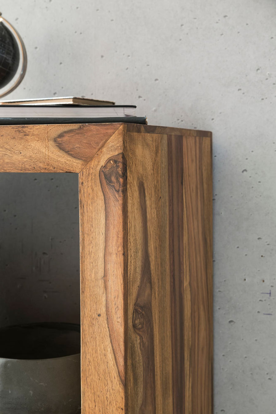 Rustikales Standregal_ Massivholz_ Akazie/Sheesham_ vielseitig nutzbar_ handgefertigt_ einfache Pflege - KADIMA DESIGN_Farbe_ Braun_ Größe_ 50x35x88 cm_