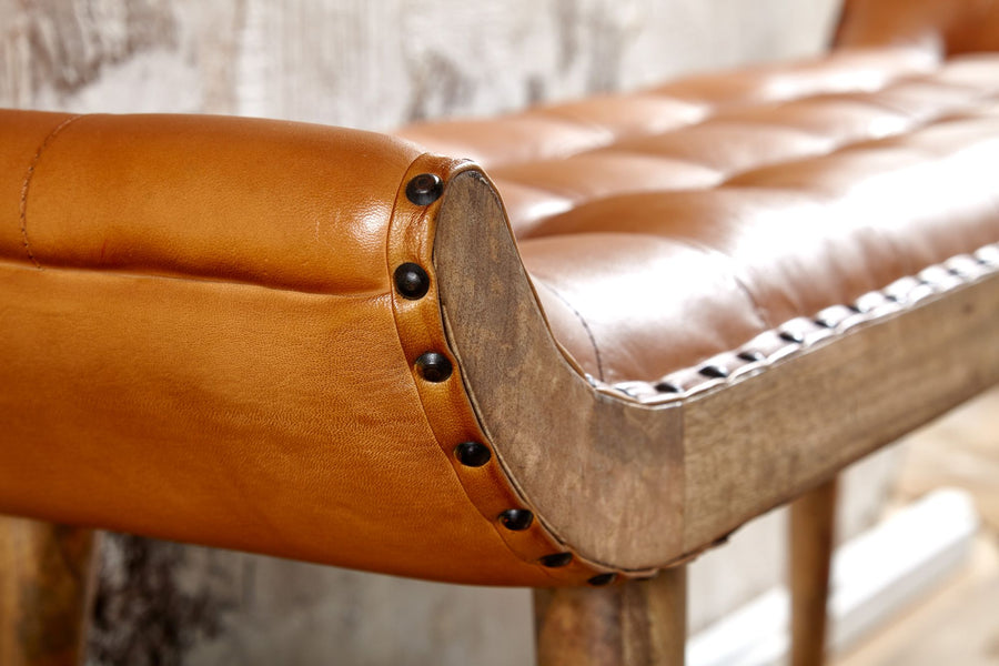 Sitzbank aus Massivholz und Leder/Stoff_ Chesterfield-Muster_ 125x50x38 cm_ Lederpolsterung_ Massivholzbeine - KADIMA DESIGN_Farbe_ Beige_ Material_ Leder_ Größe_ 125x38x50 cm_