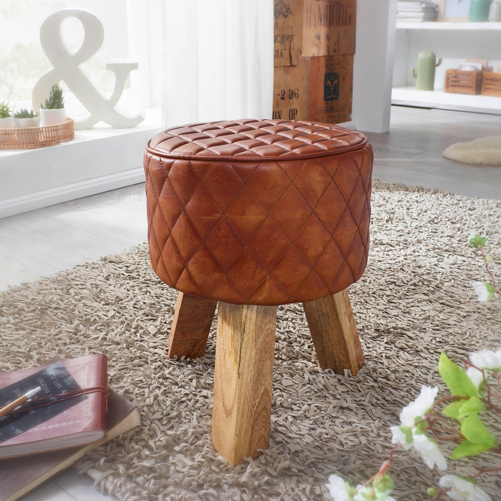 Extravaganter Sitzhocker mit Rautenmuster_ Holz und Leder_ 46 cm Höhe_ Braun - KADIMA DESIGN_Größe_ 35x35x46 cm_