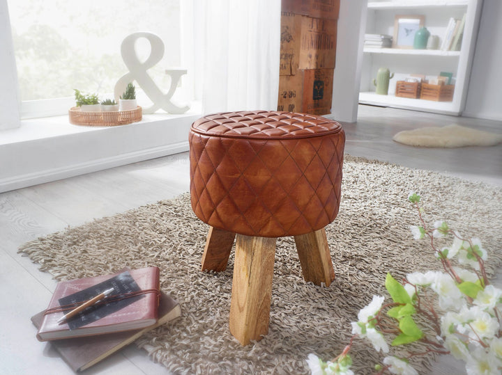 Extravaganter Sitzhocker mit Rautenmuster_ Holz und Leder_ 46 cm Höhe_ Braun - KADIMA DESIGN_Größe_ 35x35x46 cm_