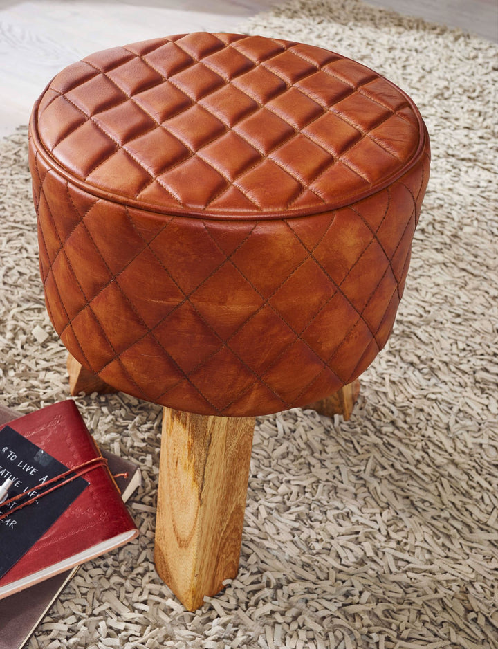 Extravaganter Sitzhocker mit Rautenmuster_ Holz und Leder_ 46 cm Höhe_ Braun - KADIMA DESIGN_Größe_ 35x35x46 cm_