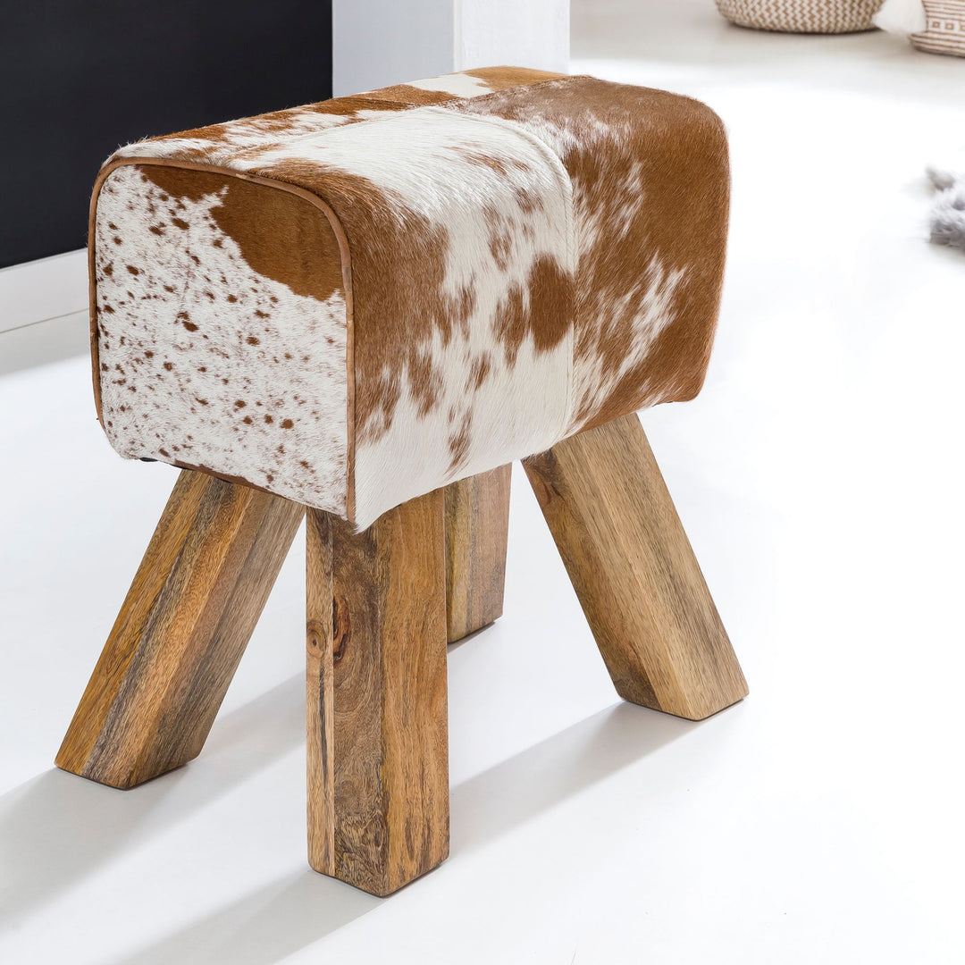 Ziegenfell-Sitzhocker_ Moderner Landhausstil_ Haarleder - Komfortabel &amp; Stilvoll - KADIMA DESIGN_Farbe_ Braun_ Material_ Tierfell_ Größe_ 40x30x47 cm_