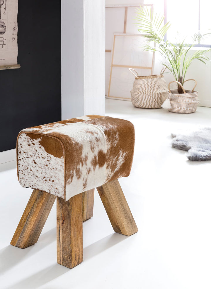 Ziegenfell-Sitzhocker_ Moderner Landhausstil_ Haarleder - Komfortabel &amp;amp; Stilvoll - KADIMA DESIGN_Farbe_ Braun_ Material_ Tierfell_ Größe_ 40x30x47 cm_