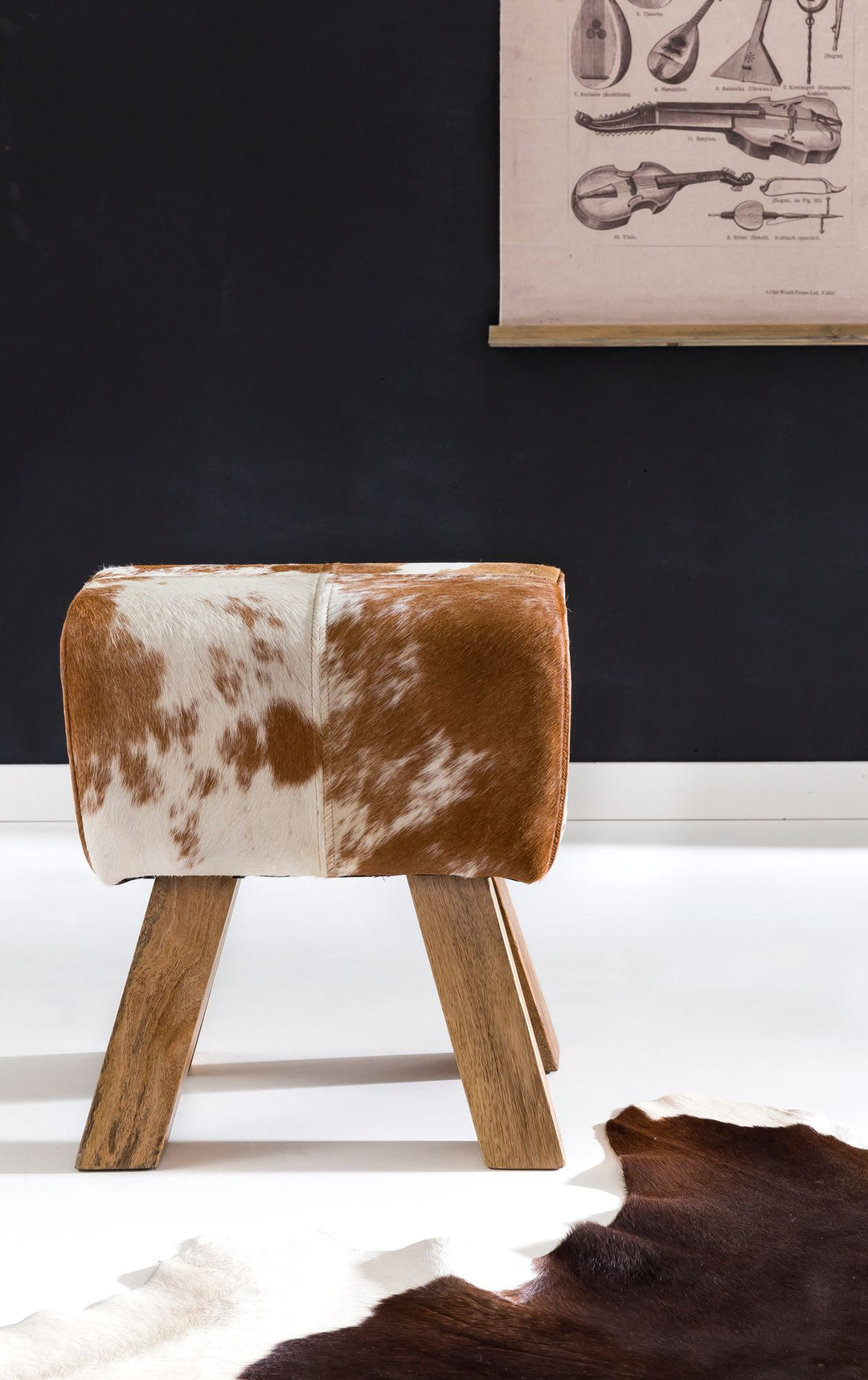 Ziegenfell-Sitzhocker_ Moderner Landhausstil_ Haarleder - Komfortabel &amp; Stilvoll - KADIMA DESIGN_Farbe_ Braun_ Material_ Tierfell_ Größe_ 40x30x47 cm_
